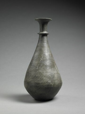 vase, image 2/2