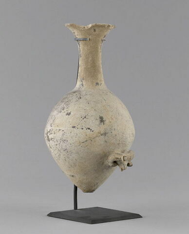 vase, image 3/3