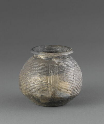 vase, image 2/2