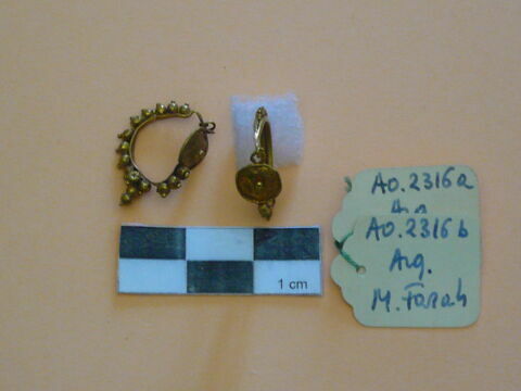 boucle d'oreille, image 2/9