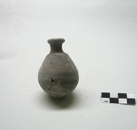 vase, image 2/2