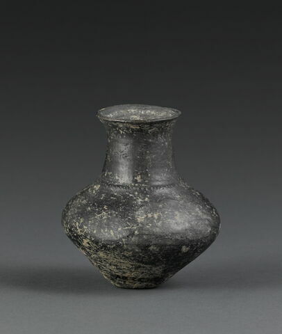 vase, image 2/2