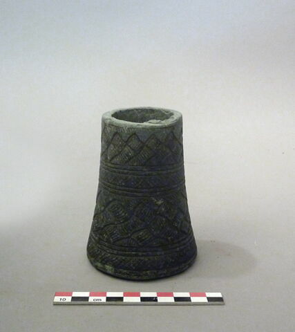 vase, image 3/3