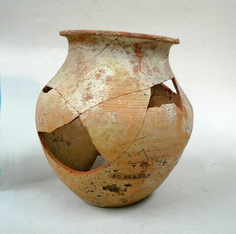 vase, image 2/2