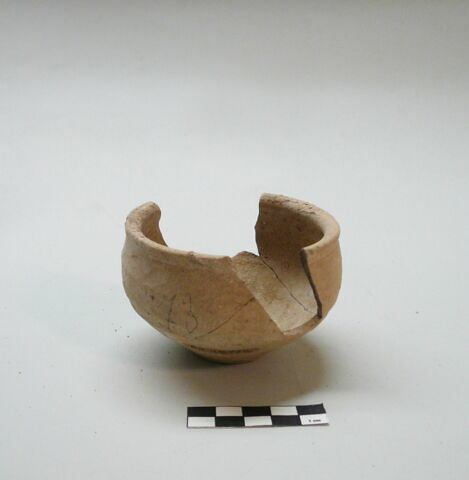 vase, image 3/3