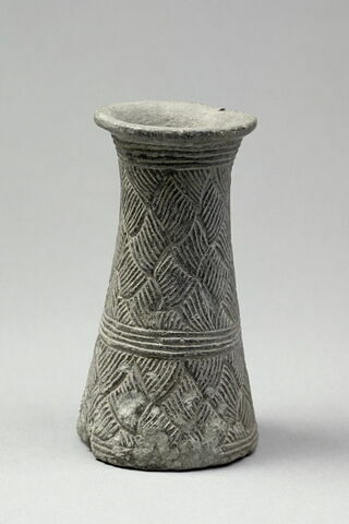 vase, image 2/2