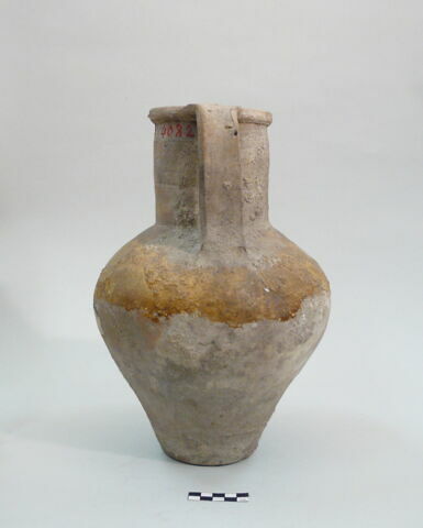 vase, image 2/2