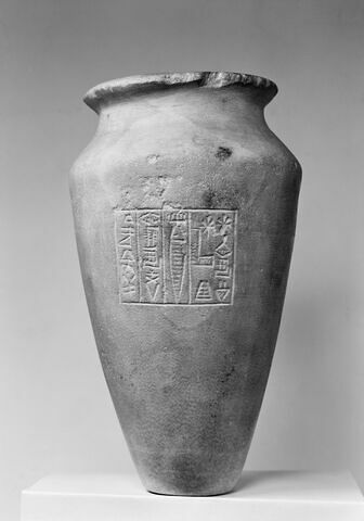 vase, image 2/2