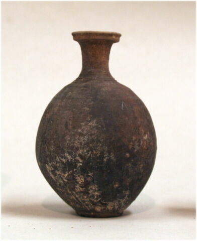 vase, image 2/2