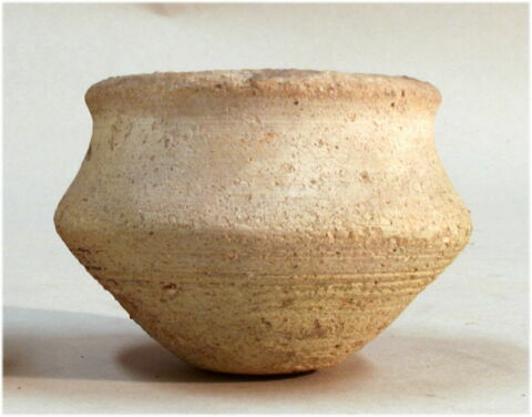 vase, image 2/2