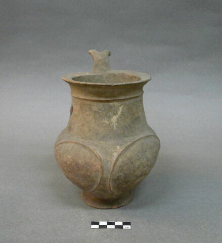vase, image 3/3