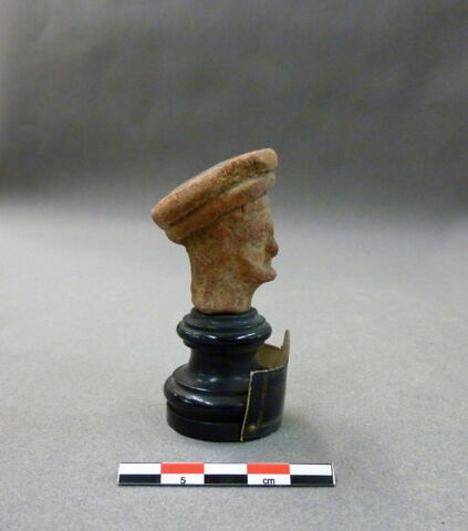 figurine, image 2/2