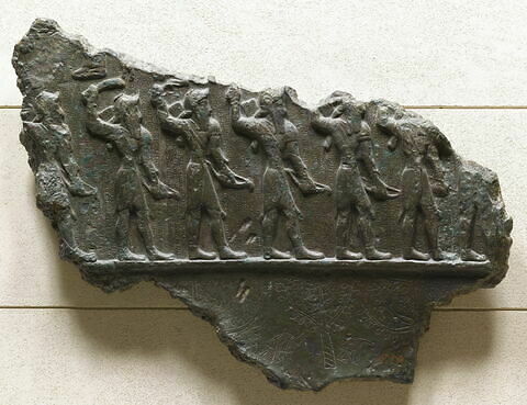 Bas-relief aux guerriers