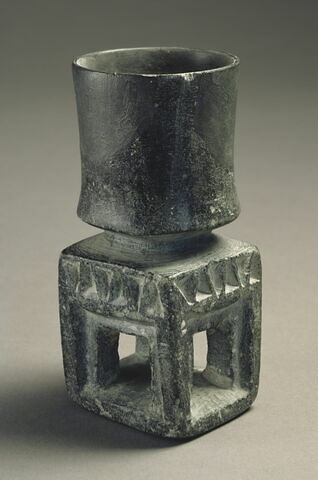 vase, image 3/5