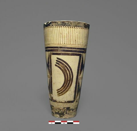 vase, image 3/3