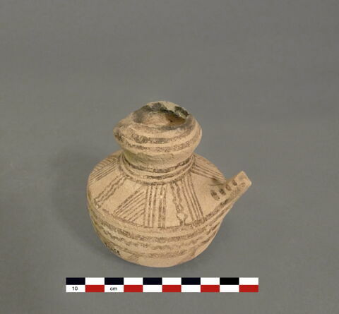 vase, image 3/3