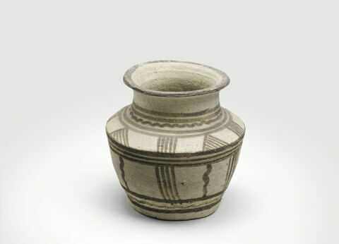 vase, image 3/3
