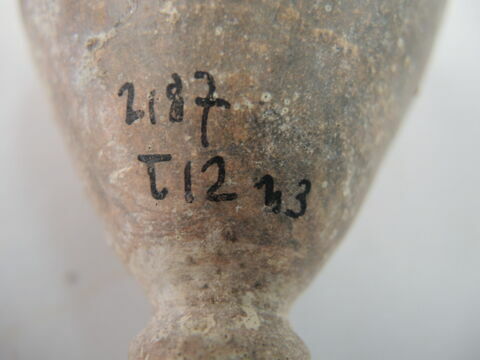 vase, image 2/2