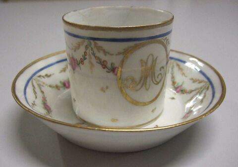 Tasse et sa soucoupe, d'une paire (OA 9594 25 AB), faisant partie du nécessaire de Marie-Antoinette