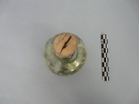 flacon cylindrique, fragment, image 2/3
