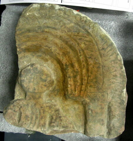 Stèle votive à Saturne (fragment)