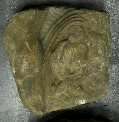 Stèle votive à Saturne (fragment)