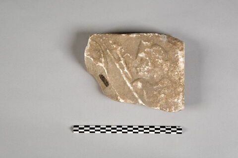 Stèle votive à Saturne (fragment), image 2/2