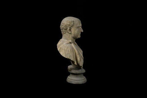 statue, image 3/4