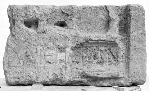 stèle  ; inscription