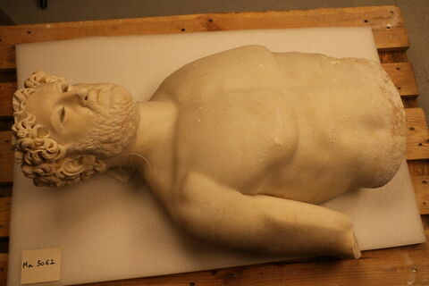 statue, image 3/4