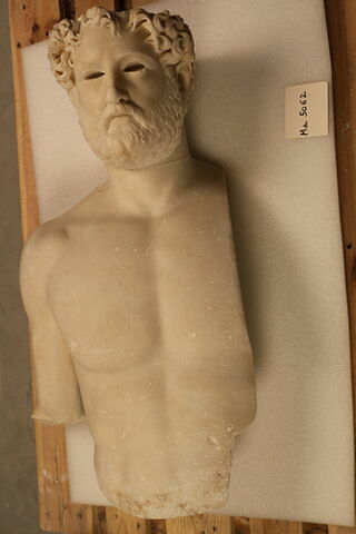 statue