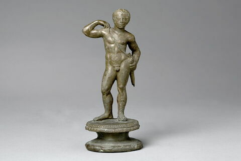 statuette  ; élément de candélabre