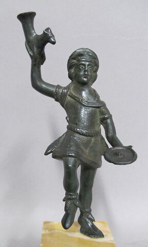 statuette, image 2/2