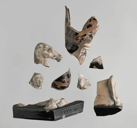 rhyton  ; vase plastique, image 4/13