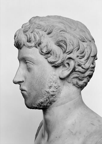 statue, image 4/4