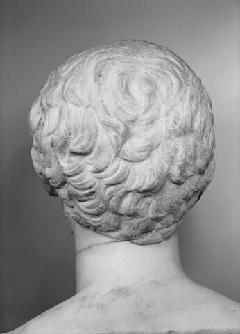 statue, image 2/4