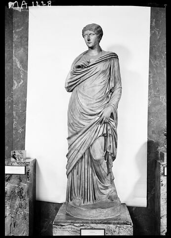 statue, image 11/12