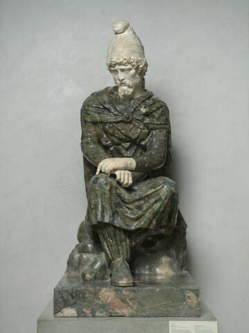 statue, image 2/10