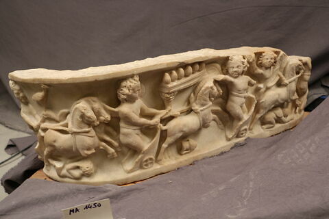 Sarcophage d'enfant, image 2/2