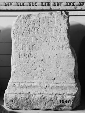 autel  ; inscription