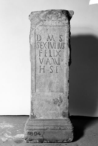 autel funéraire ; inscription