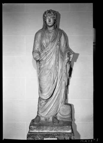 statue, image 7/8