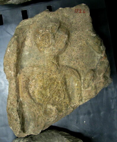 Stèle votive à Saturne (fragment)