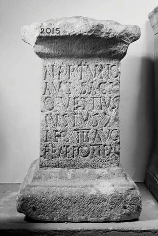 autel ; inscription