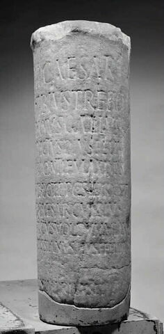borne ; inscription, image 5/5