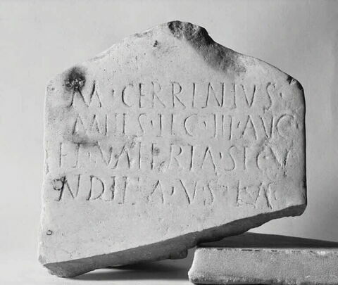 stèle ; inscription