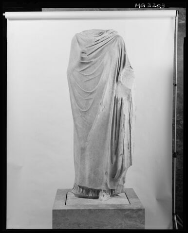 statue, image 3/8