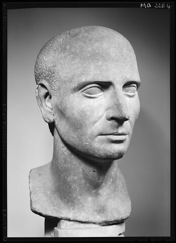 statue