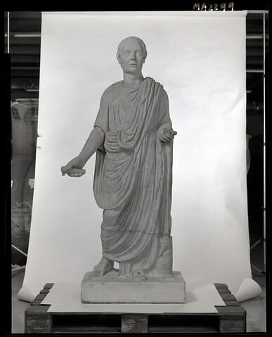 statue, image 5/5