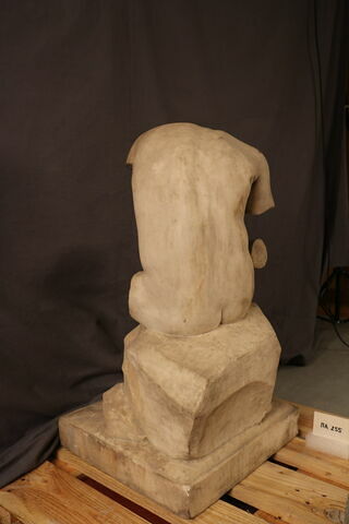 statuette, image 3/5